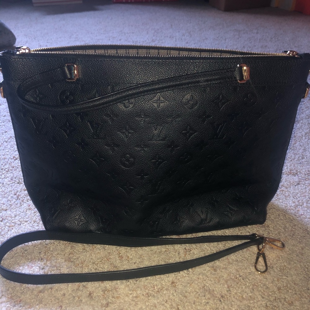 black LV tote